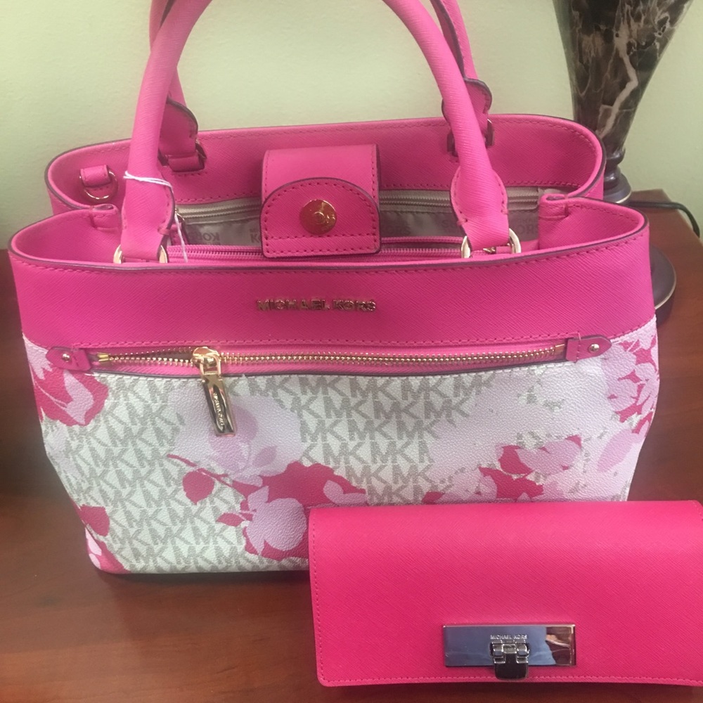 Authentic mk purse with matching wallet